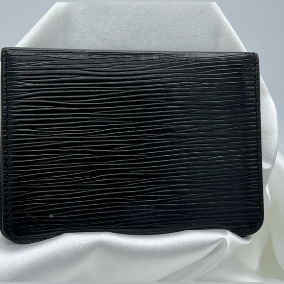 LOUIS VUITTON Porte Carte EPI Vertical Black Card Pass Holder EUC - Picture 2 of 3